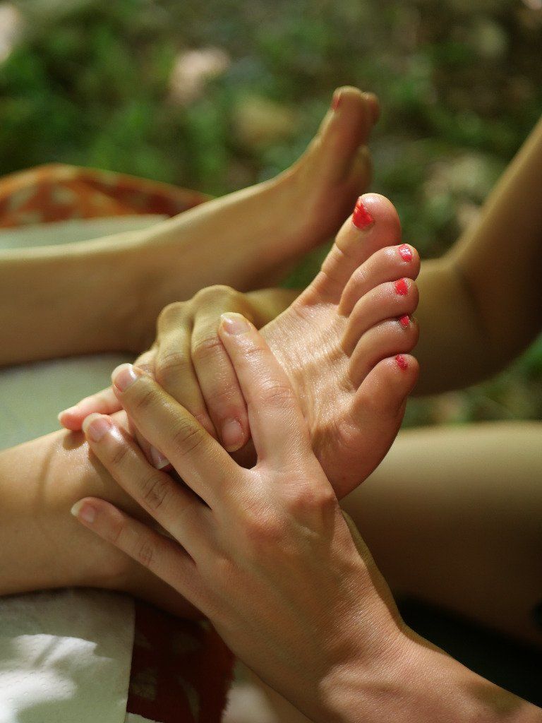 les pieds les mains en communion